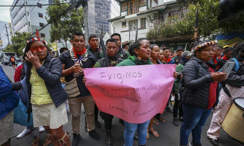 Las nacionalidades indígenas waorani y cofán participaron en el plantón.