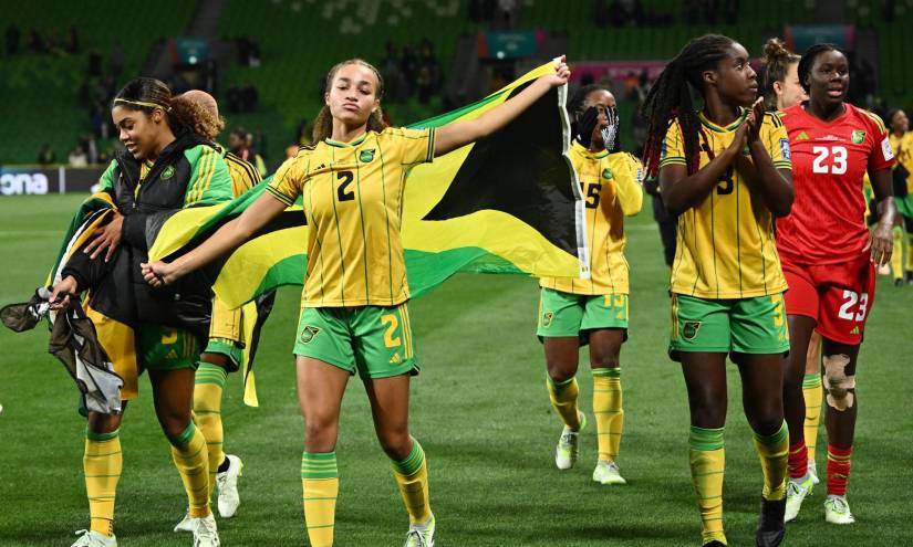 Las jugadoras de Jamaica celebran su clasificación a octavos de final del Mundial femenino celebrado en Australia tras empatar con Brasil.