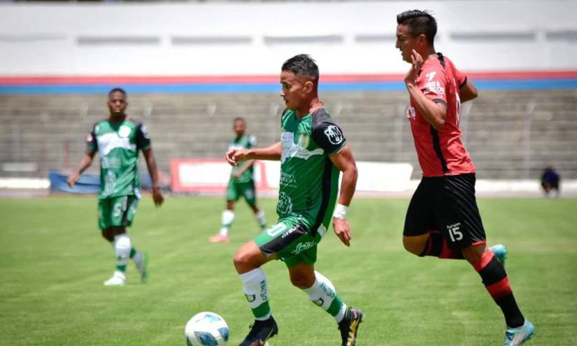 Partido entre Deportivo Colón y Daquilema por los cuartos de final de ida.