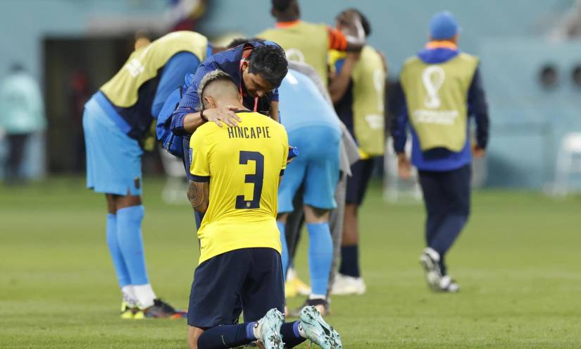 GR2157. DOHA (CATAR), 29/11/2022.- Piero Hincapié de Ecuador reacciona hoy, al final de un partido de la fase de grupos del Mundial de Fútbol Qatar 2022 entre Ecuador y Senegal en el estadio Internacional Jalifa en Doha (Catar). EFE/ Esteban Biba