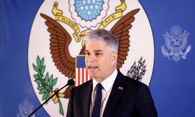 El embajador de Estados Unidos en Paraguay, Marc Ostfield, fue registrado este viernes, durante una rueda de prensa, en la sede de la embajada, en Asunción.