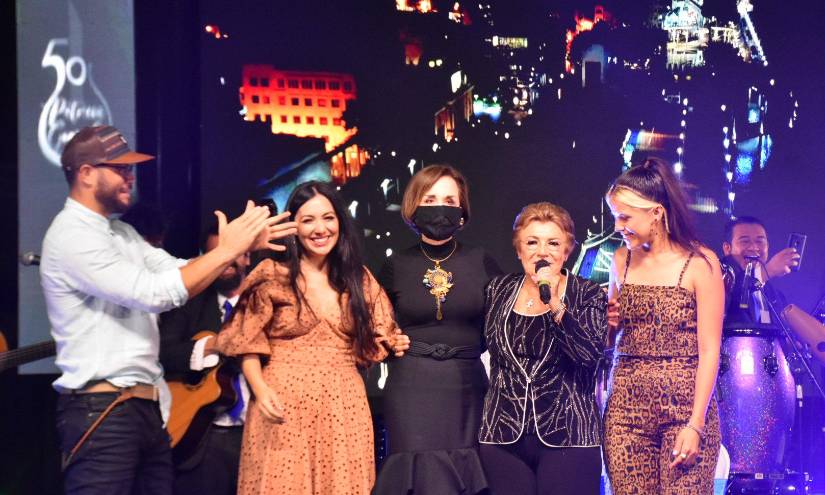 Daniel Betancourth, Pamela Cortés, Gloria Gallardo, Patricia González y Luz Pinos.