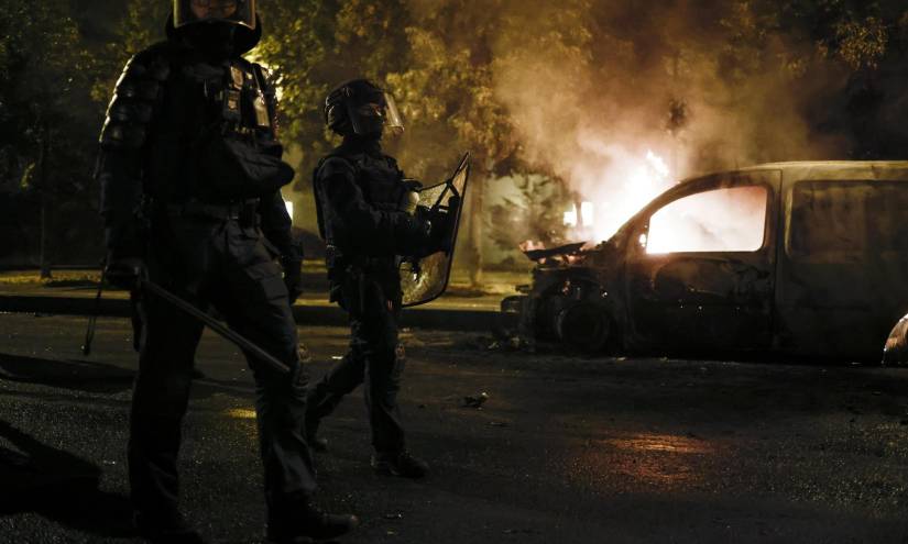 Imágenes que muestran los enfrentamientos contra la policía por parte de manifestantes en París.