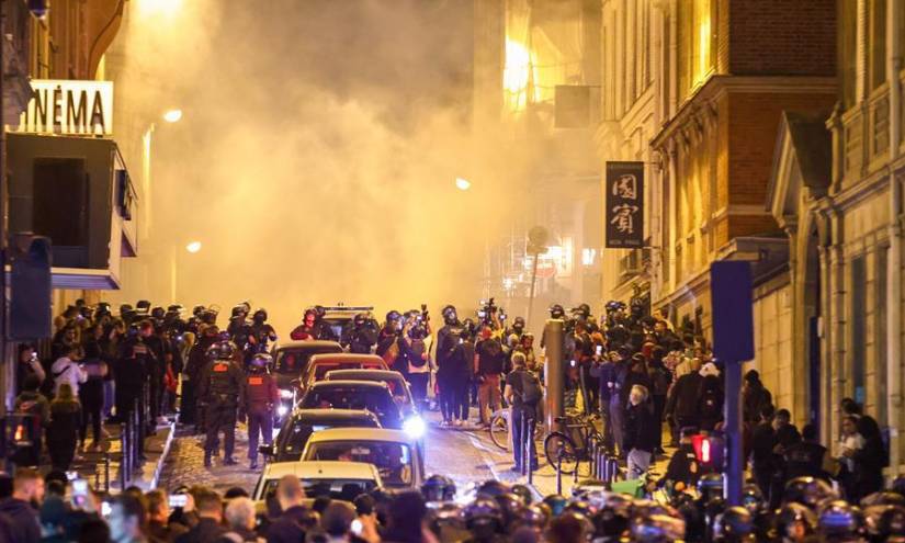 La sexta noche de disturbios en Francia