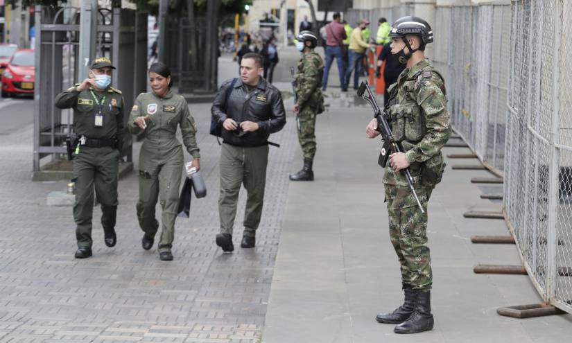 10 000 policías y 5 000 militares resguardarán el centro de Bogotá este domingo.