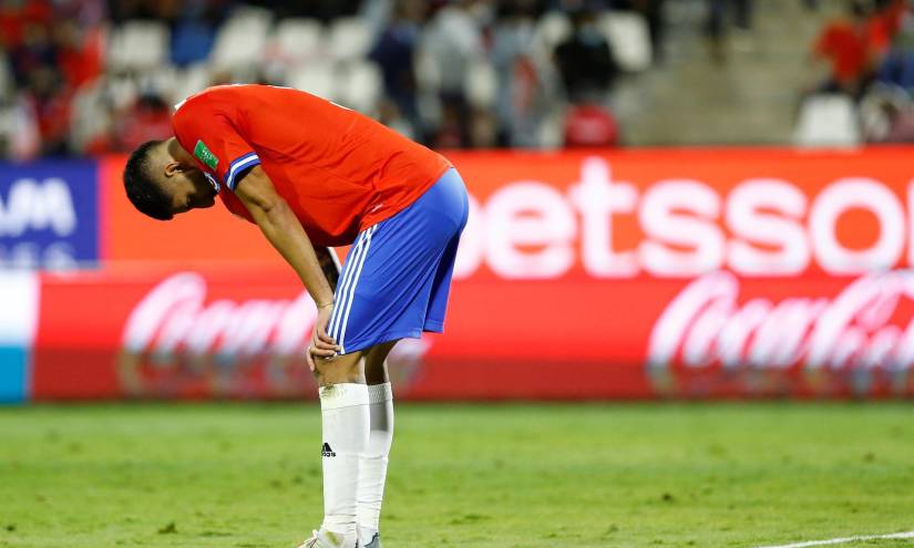 Prensa chilena lamenta la mala noche que tuvo su selección ante Ecuador