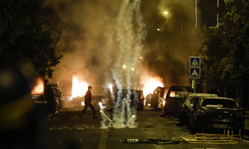 Imágenes que muestran los enfrentamientos contra la policía por parte de manifestantes en París.