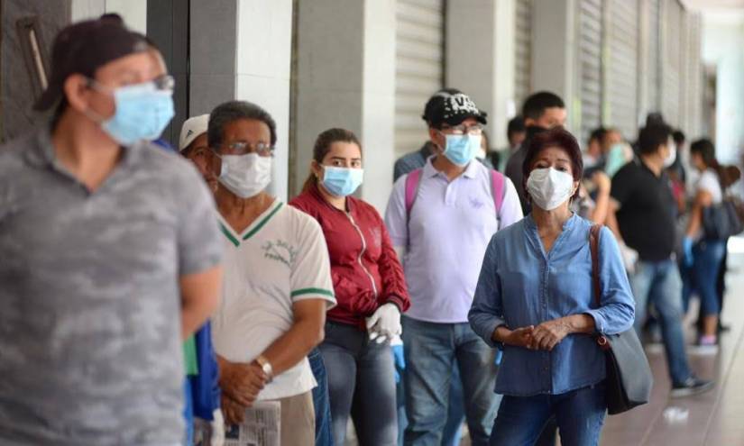 COVID-19: Carnet obligatorio busca frenar aumento de contagios en Guayaquil