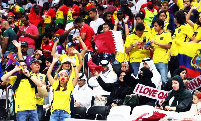 Hinchas ecuatorianos en la inauguración del Mundial 2022.
