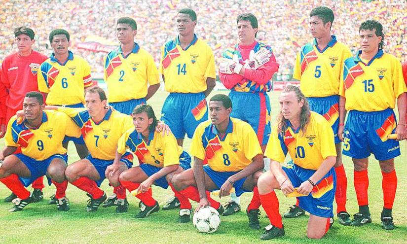 La selección ecuatoriana de fútbol en 1996, durante el proceso clasificatorio a Francia 1998.