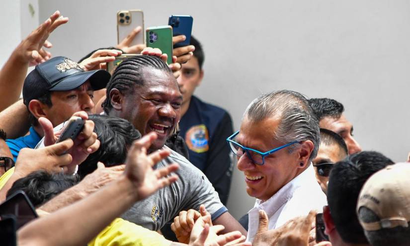 Al día siguiente de haber sido habilitado, Jorge Glas fue escogido por el correísmo como su candidato a la Presidencia de Ecuador, pero él no aceptó.