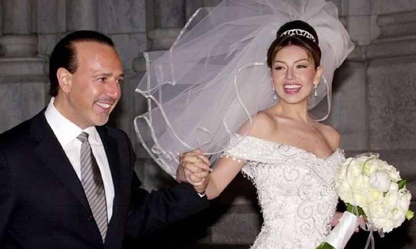 Imagen de archivo de Tommy Mottola y Thalía en su boda.