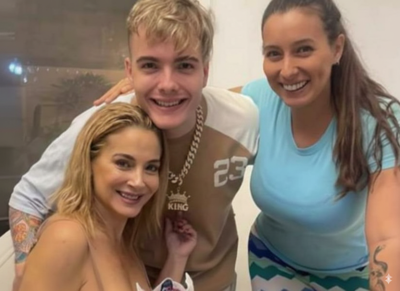 Alejandro Kenig y su madre, Marián Sabaté.