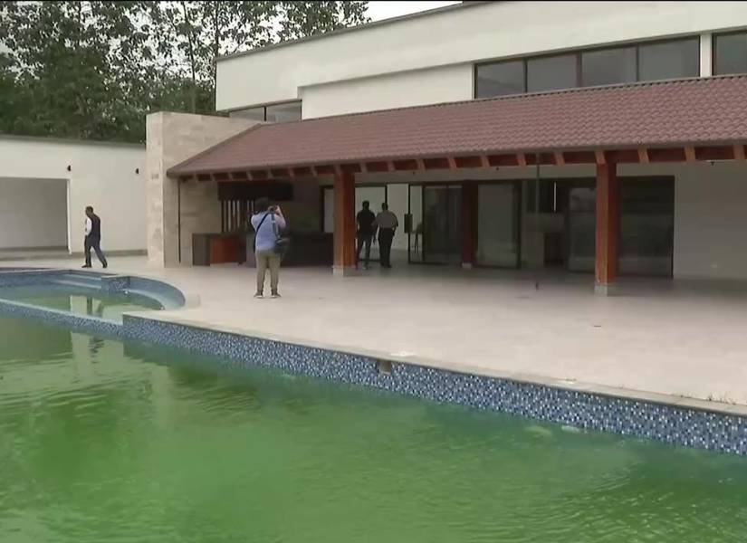 Imagen de una hacienda incautada en Santo Domingo perteneciente a Comandos de la Frontera.