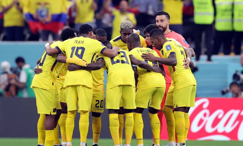 Jugadores de la selección de Ecuador minutos antes de empezar el partido.