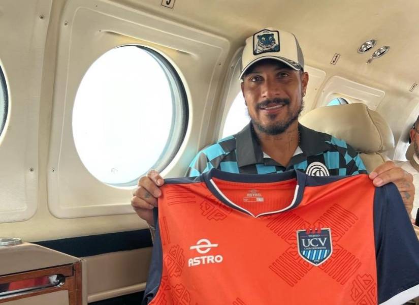 Paolo Guerrero, rumbo a la ciudad de Trujillo, Perú.