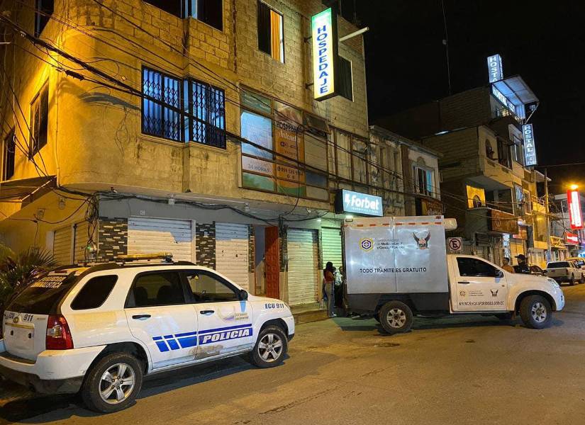 El hostal está ubicado en la ciudadela El Palmar, en Manta.