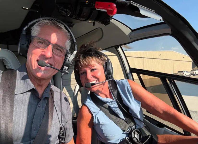 Personas que estaban a bordo del helicóptero accidentado en la playa de Huntington Beach, al sur de California, EE. UU.