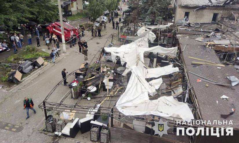Los restos de la pizzería bombardeada en Kramatorsk, Ucrania.