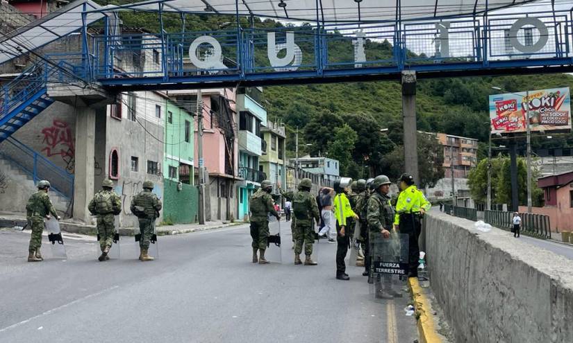 Paro nacional: la gente se moviliza a pie en diferentes zonas de Quito