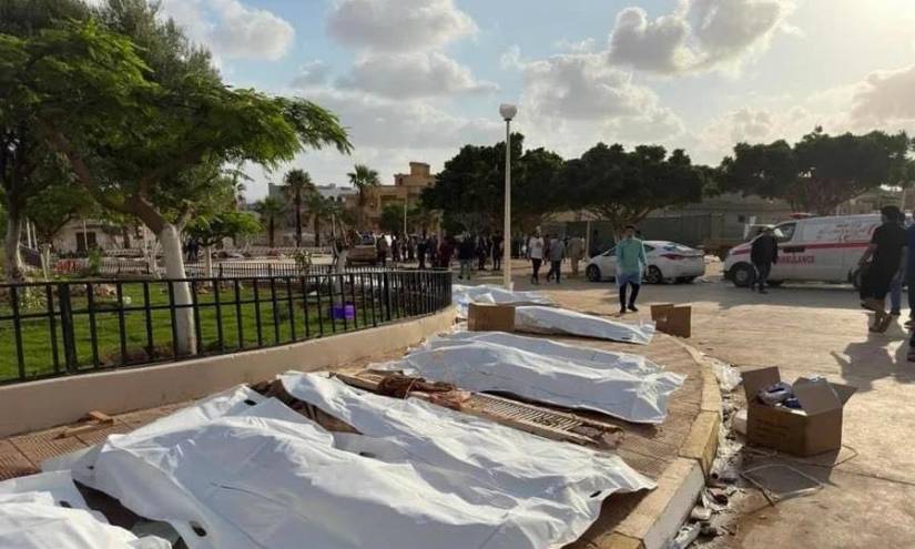 Cientos de cadáveres se amontonan en las orillas y en las plazas públicas de la ciudad de Derna, esperando ser trasladados a las morgues de los municipios vecinos