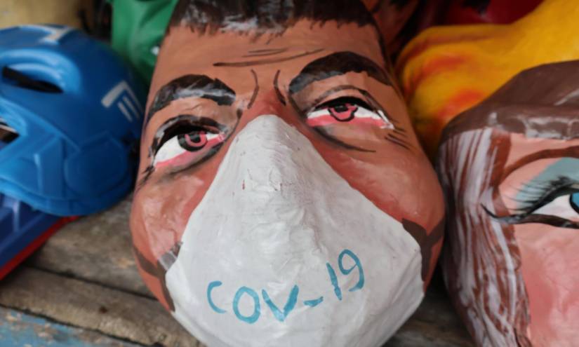 Las máscaras se venden en los quioscos ubicados en Quito.