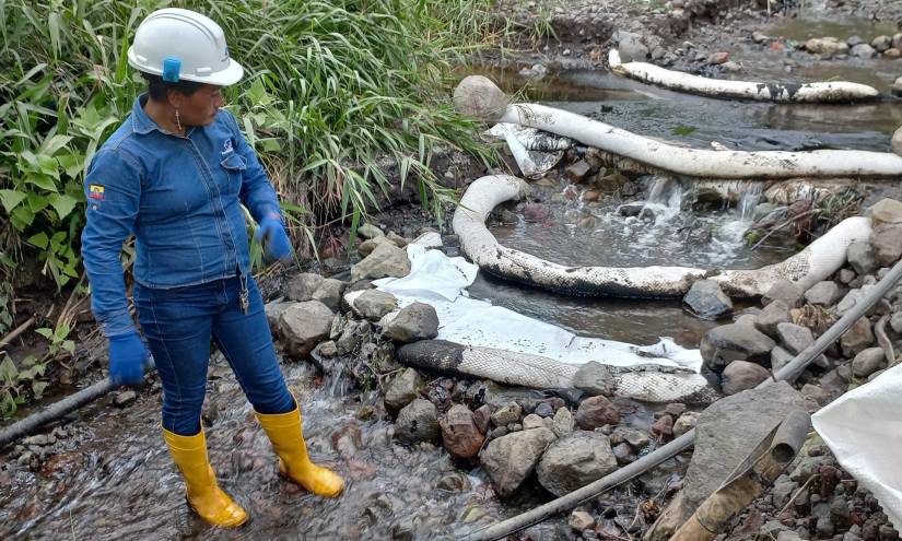 Las consecuencias de un derrame de petróleo en el río Piedra Fina, en la Amazonia ecuatoriana.