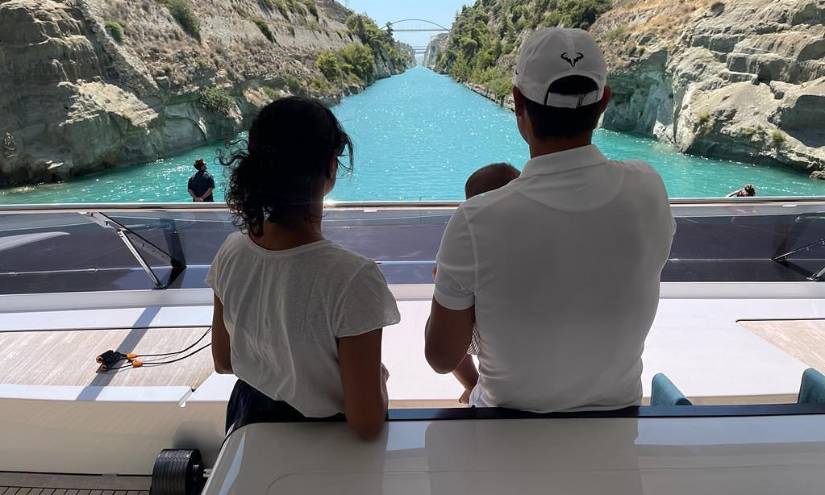 Imagen compartida por Rafael Nodal, junto a su esposa Mery Perelló, y su primer hijo, apodado Rafa.