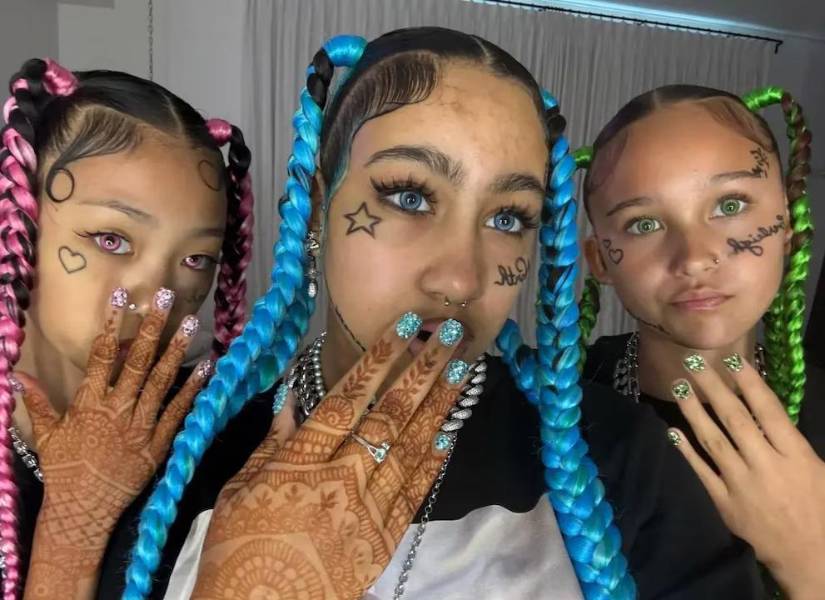 Kim Kardashian y sus amigas con el look que dio la vuelta al mundo.