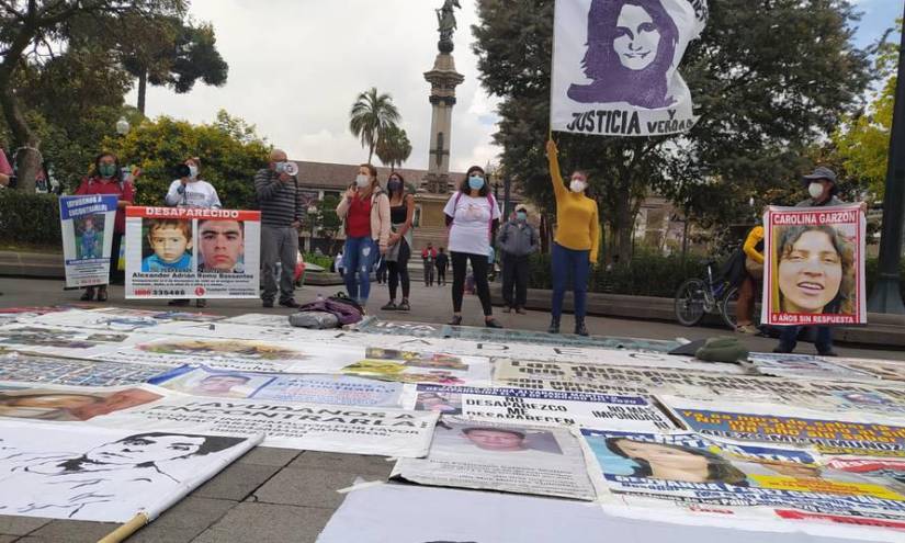 Activistas y familiares recuerdan en marcha a los desaparecidos en Ecuador