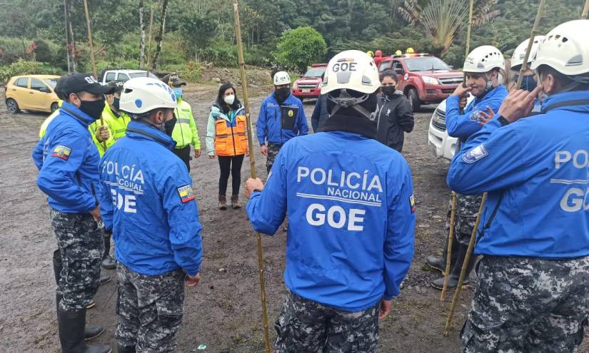 Parroquia de Baños es declarada en emergencia mientras rescatistas buscan a 2 desaparecidos tras aluvión