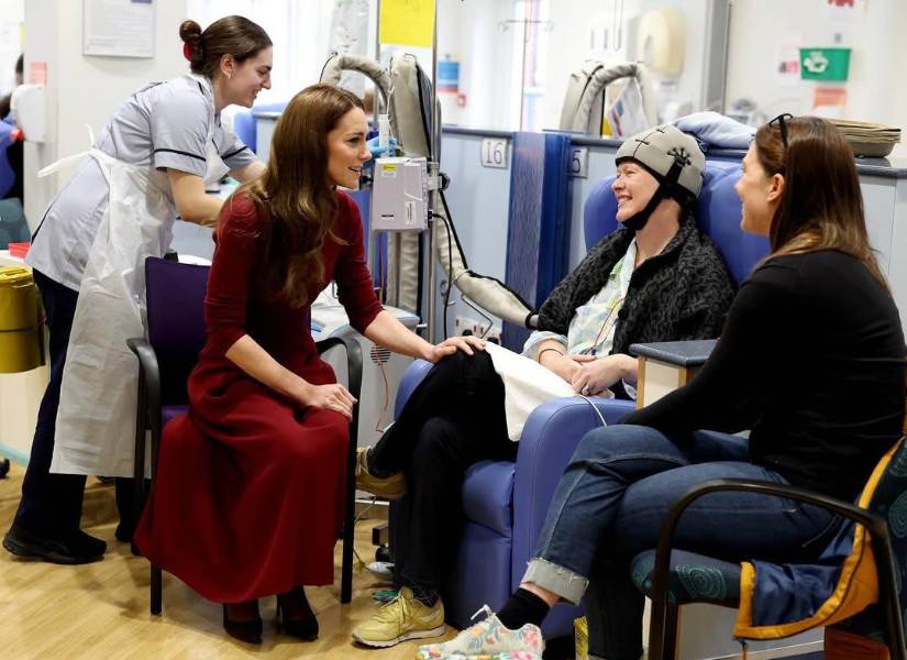 Imagen de la princesa Kate Middleton junto a más pacientes en el Royal Marsden Hospital.