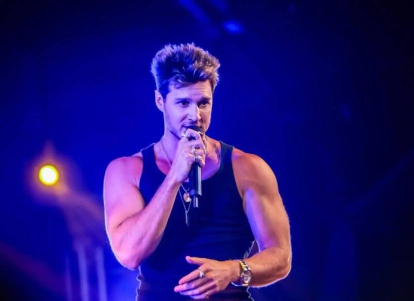 Federico Docazberro modelo y cantante argentino.