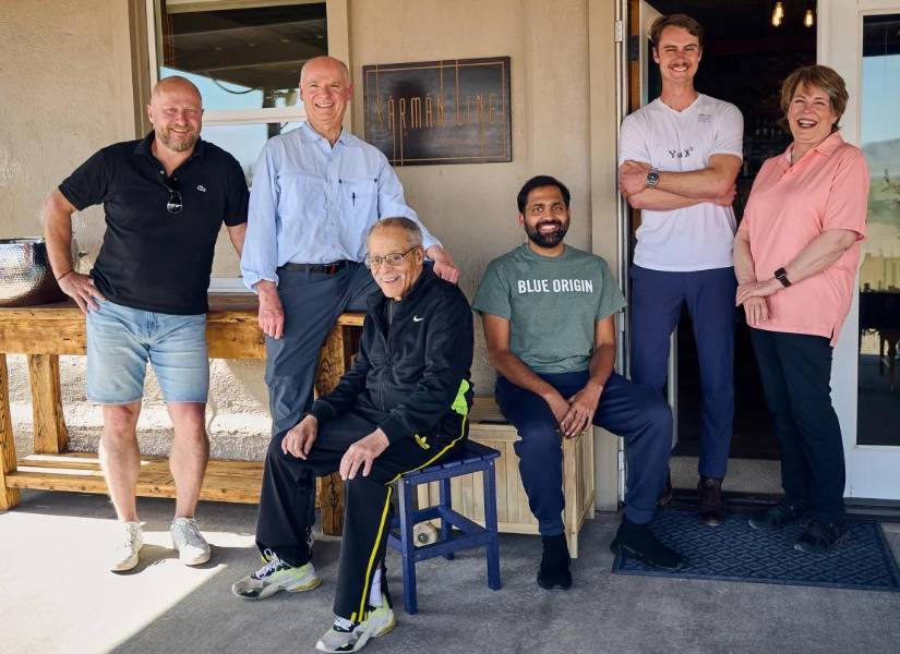 Los seis tripulantes de la misión espacial NS-25.