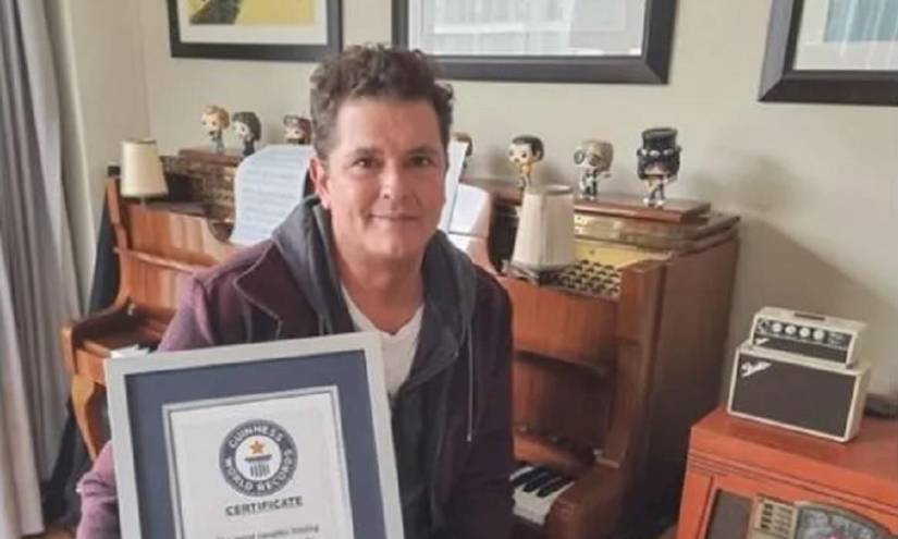 Carlos Vives logra récord Guinness por besatón virtual