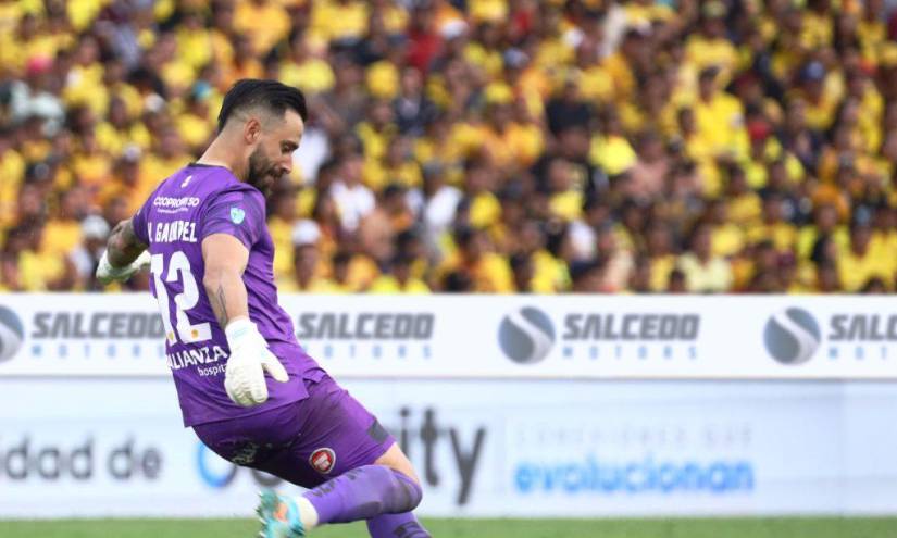 Hernán Galíndez en un partido de Aucas