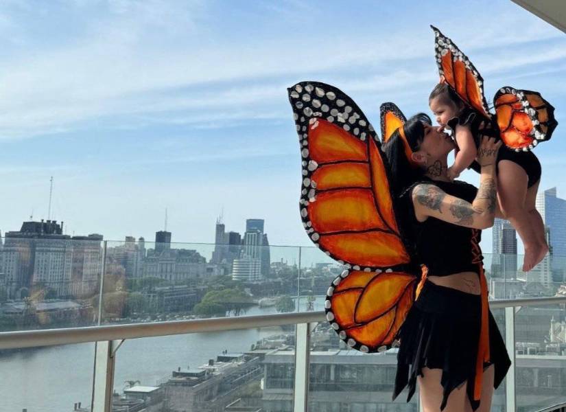 Cazzu y su hija Inti viven actualmente en Buenos Aires, Argentina.