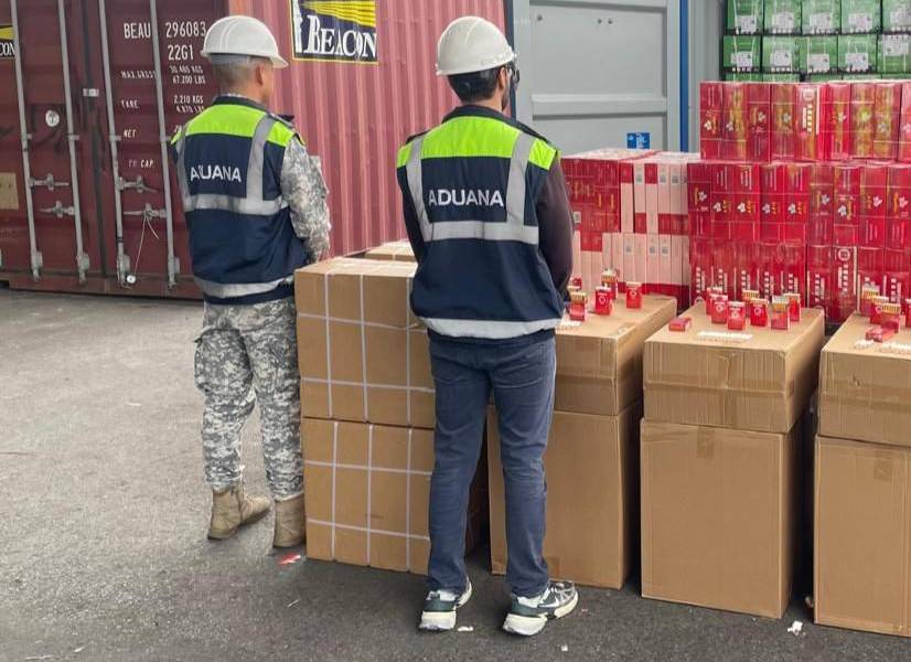 Aduanas de Ecuador alerta de un portal falso que cobra por el formulario de registro aduanero (FRA)