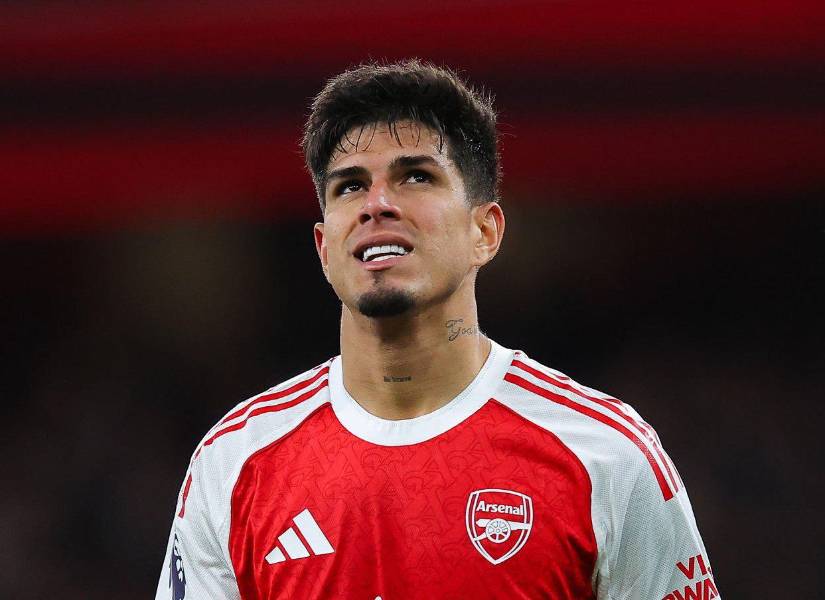 Piero Hincapié va a liderar la zaga defensiva del Arsenal ante el Club Brujas en la Champions League.