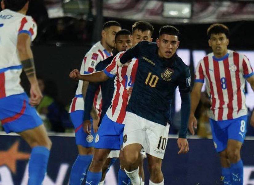 Kendry Páez jugó con la selección de Ecuador ante Paraguay en las Eliminaorias Sudamericanas.