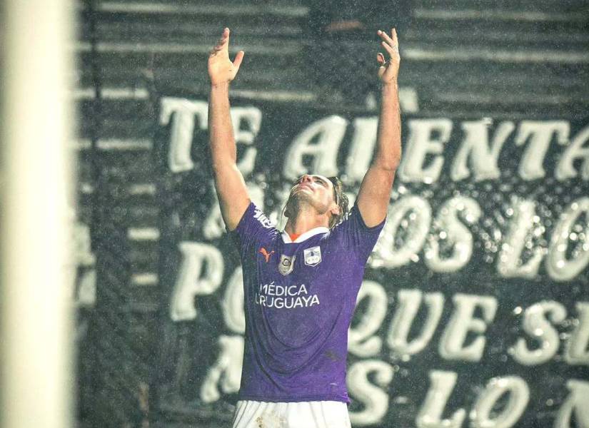 Claudio Paul Spinelli se encuentra jugando en Defensor Sporting de Uruguay.