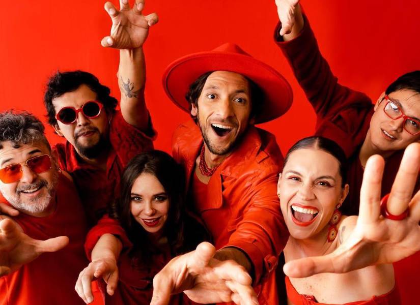 El álbum Volcánico, que contiene 10 temas, va desde Amanecer, una cumbia rebajada romántica, hasta Absurdistan, una tonada balcánica de crítica social que le encanta a Gabriel Baumann.