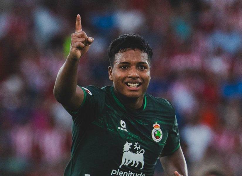 Jeremy Arévalo es el goleador de la segunda categoría de España con el Racing de Santander.