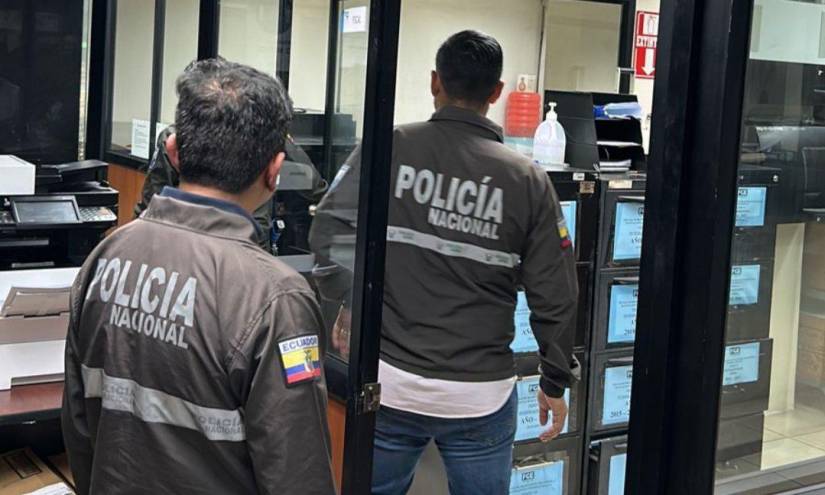 Allanamiento a la oficina del fiscal Julio Sánchez, en Guayaquil.
