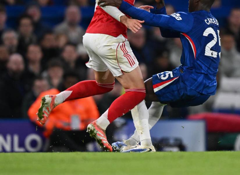 Moisés Caicedo fue expulsado por un duro pisotón a Mikel Merino en el Chelsea vs. Arsenal.