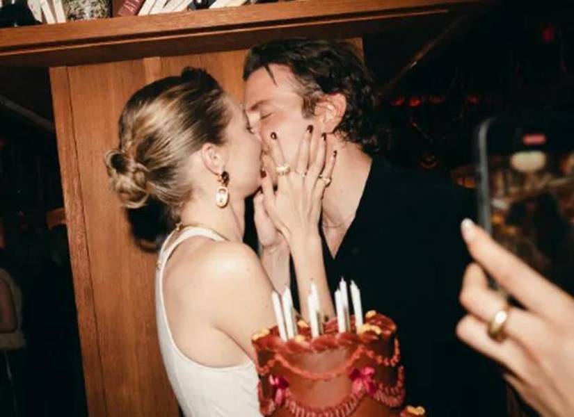 Gigi Hadid y Bradley Cooper en una fiesta.