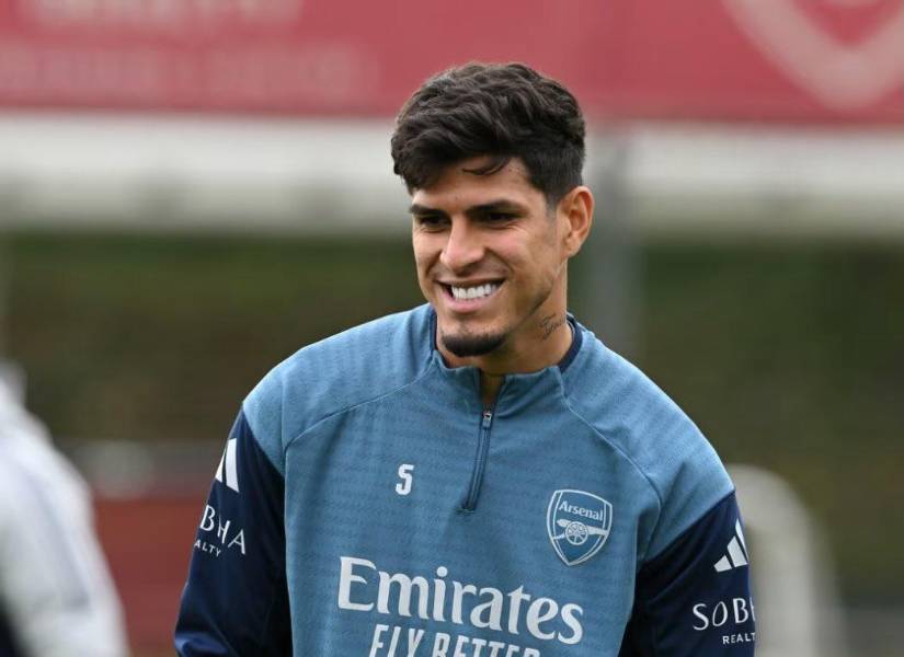 Piero Hincapié en el entrenamiento de este martes con el Arsenal.