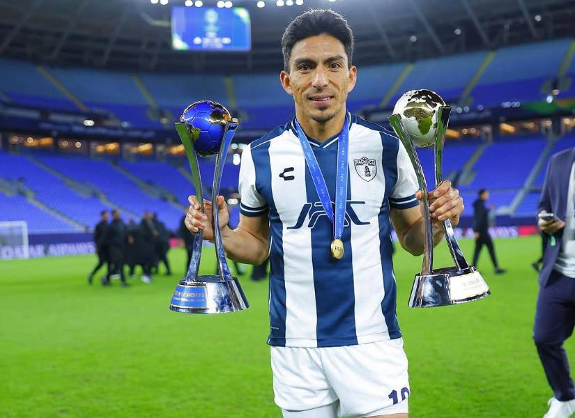 Archivo Ángel Mena títulos con Pachuca.