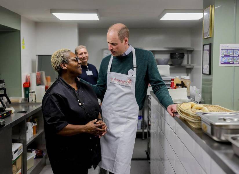 El Príncipe William durante un volunatariado para navidad del 2023