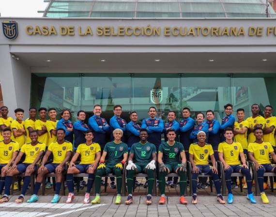 La selección de Ecuador sub 20 y su foto oficial para el Sudamericano sub 20.